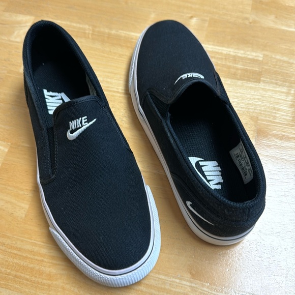 Nike slip on shoes GREAT CONDITION, smoke free home!! - Picture 1 of 5